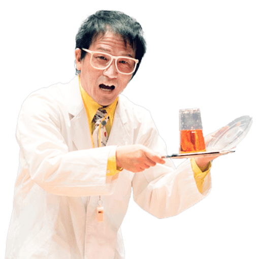 コップを逆さまにする白衣のキビート